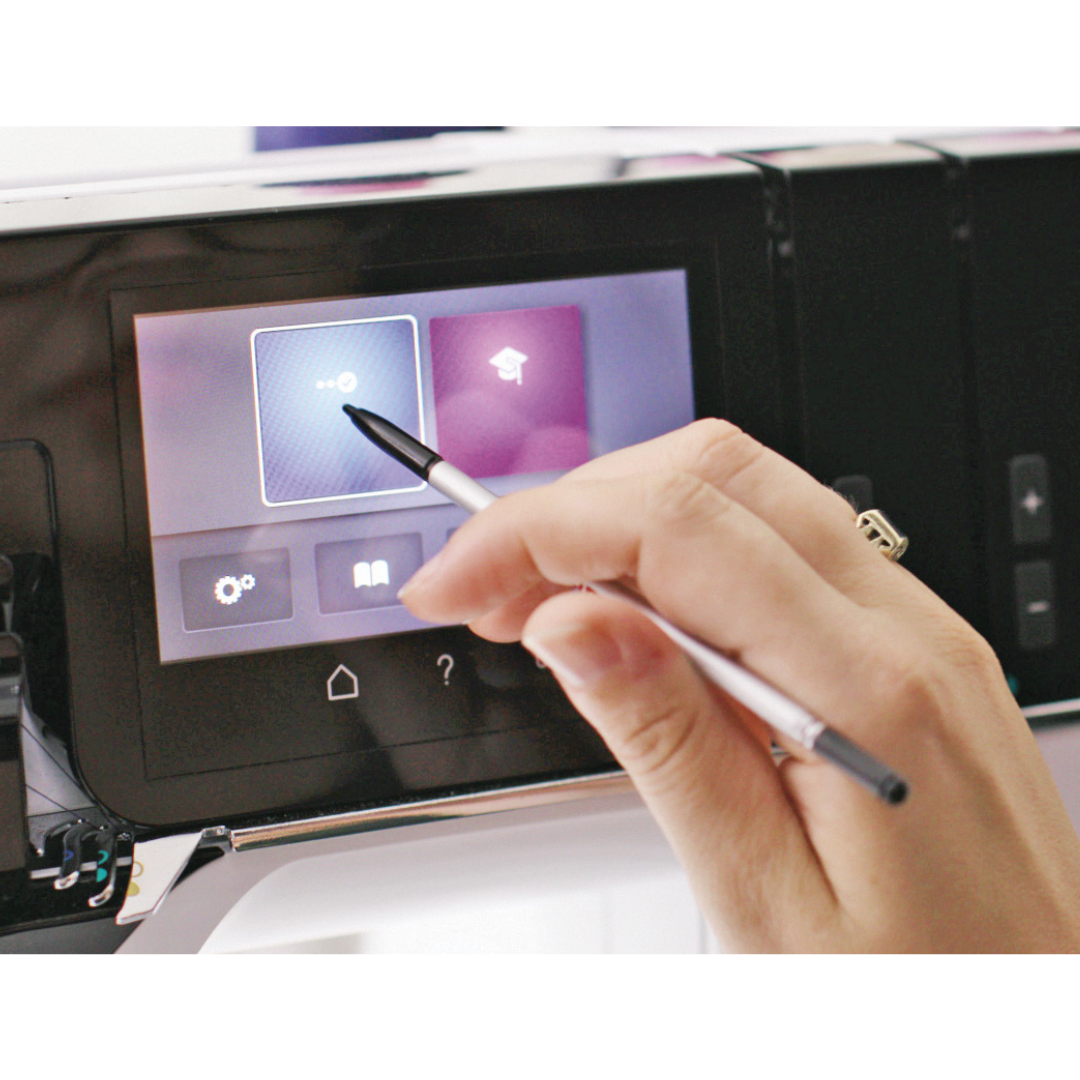 BERNINA L890 - Air-Threading Overlocker/Coverstitch Combo - Floor Model