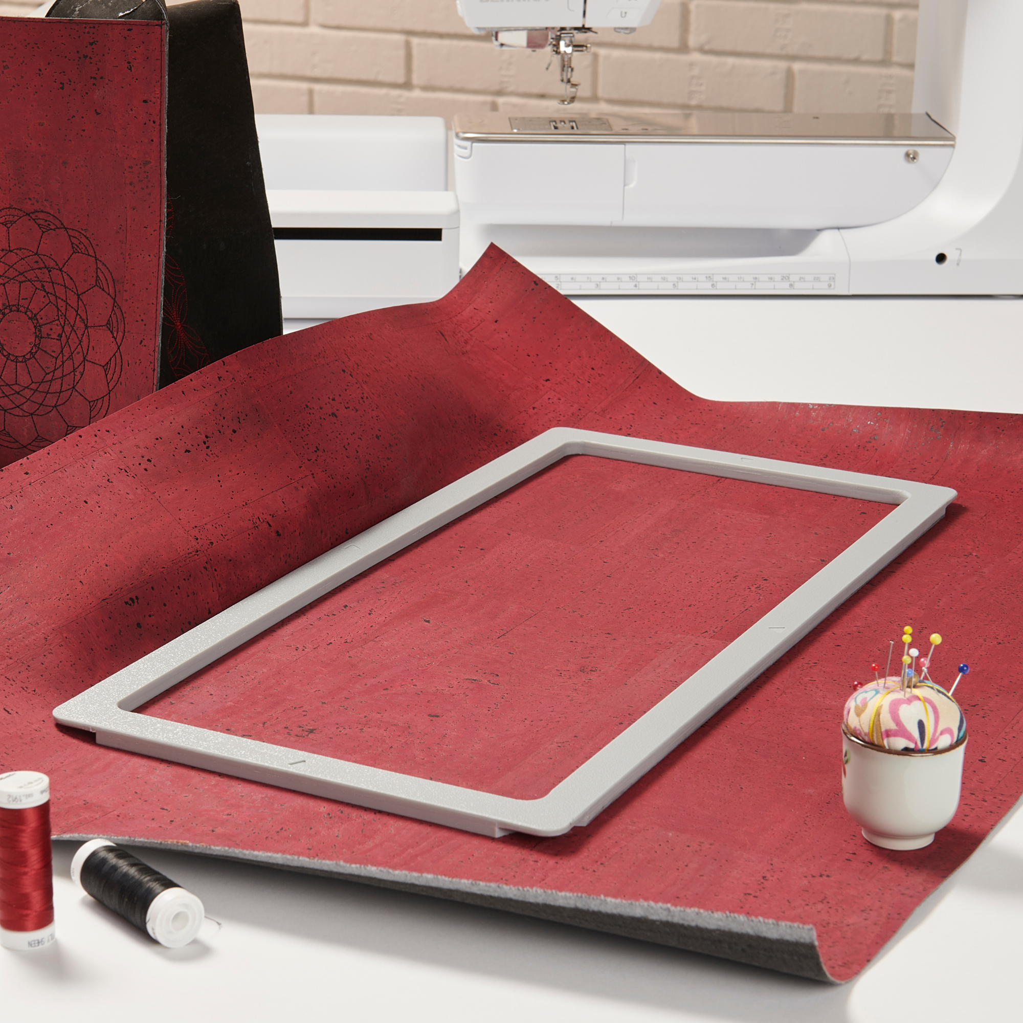 BERNINA - Medium Magnetic Emboidery Hoop