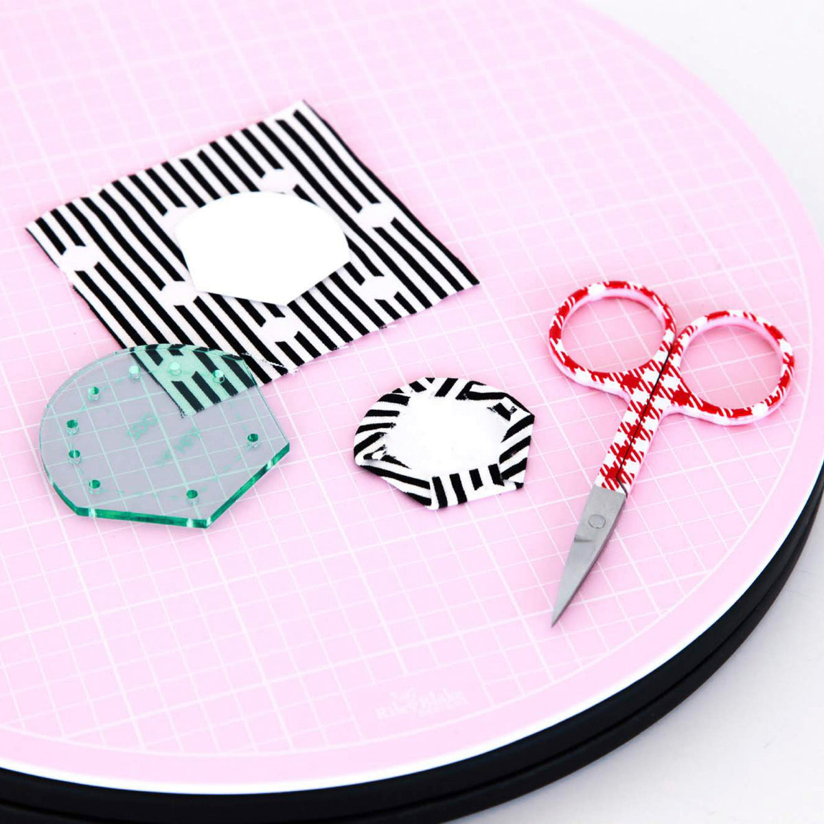 Sue Daley - 16" Rotating Round Cutting Mat